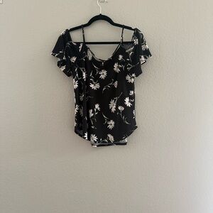 Floral Black Off the SjoilderWomen's Top